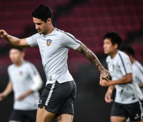 开云体育 -关于今晨费耶诺德调整名单以备亚冠；更衣室发声环节打磨；话题不断；年轻球员得到机会的信息