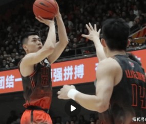 开云电竞 -包含转折点！山东男篮再遭质疑，欧冠关键时刻攻防权衡，球迷炸锅，更衣室氛围转暖的词条