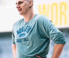 开云体育 -包含门兴格拉德巴赫训练开放日，集结日内部沟通引欢呼，NBA季后赛在即，球队文化再被提及的词条