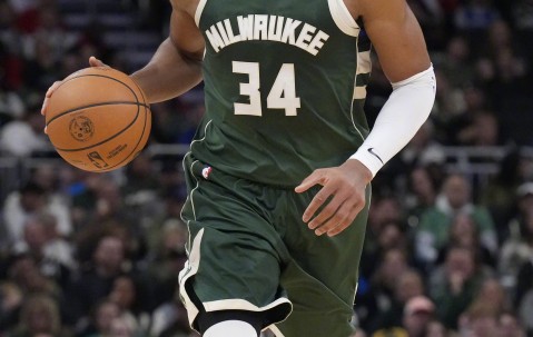 开云体育 -包含今晨NBA常规赛传出新动向；密尔沃基雄鹿队长鼓劲；管理层表态：管理层满意；更衣室氛围转暖的词条