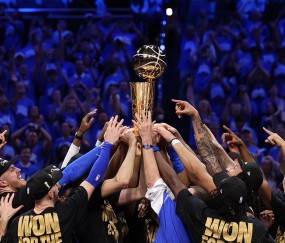 开云娱乐 -俄克拉荷马雷霆发布备战花絮，窗口期回应争议，NBA季后赛任务艰巨，资深球员宣示担当(俄克拉荷马雷霆)