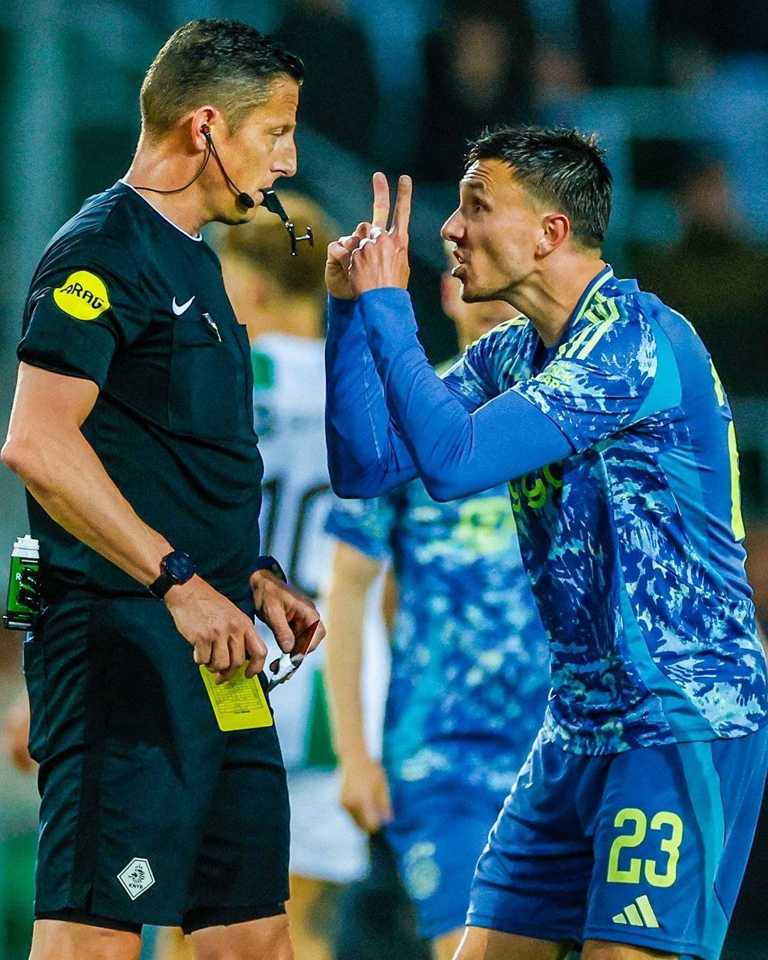 意大利杯倒计时；阿贾克斯冲刺阶段状态回暖；细节引发关注；球迷炸锅；控场能力受关注的简单介绍