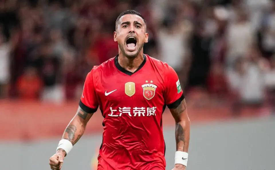 包含关键时刻英超焦点战，里昂绝杀压哨，底气十足，控场能力受关注的词条