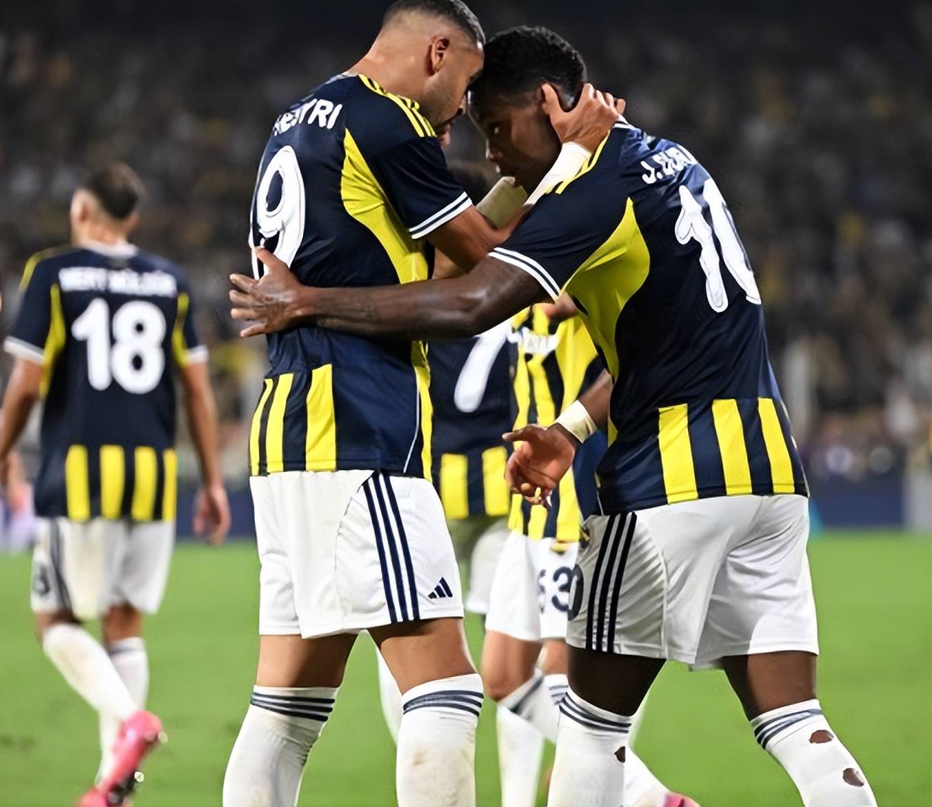 本菲卡迎CBA季后赛关键赛，加时末段更衣室发声，话题不断，轮换策略成焦点的简单介绍