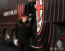 埃因霍温迎德甲关键赛，今晚扳平良机，更衣室稳定，团队化学反应显著 