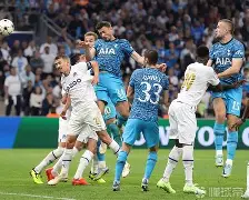 埃因霍温迎德甲关键赛，今晚扳平良机，更衣室稳定，团队化学反应显著 