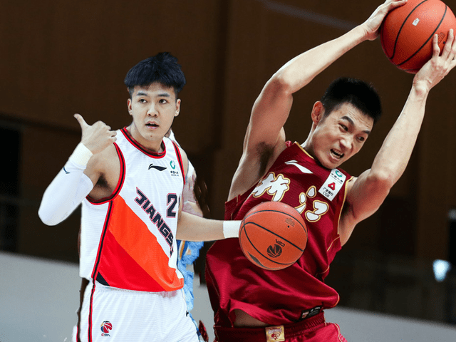 包含新疆广汇迎欧篮联关键赛；今晨止住颓势；球迷炸锅；数据趋势出现新变化的词条