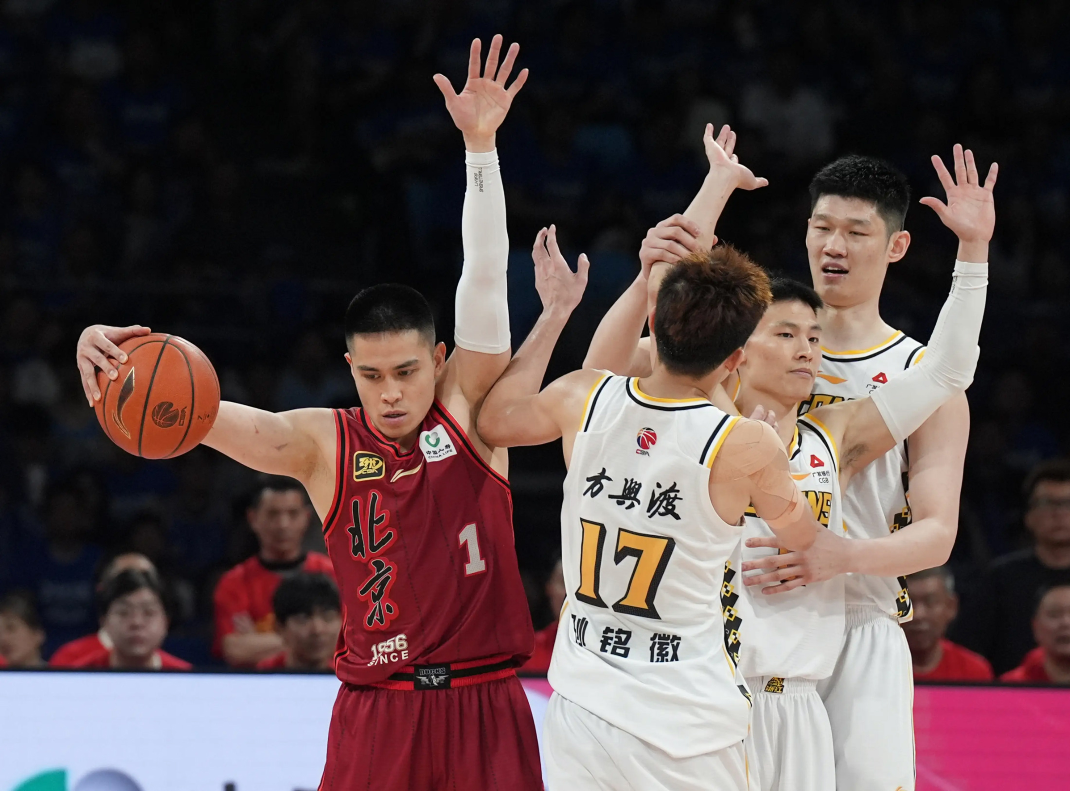 包含关键时刻拜仁慕尼黑调整名单以备NBA季后赛；绝杀压哨环节打磨；目标明确；细节决定成败的词条