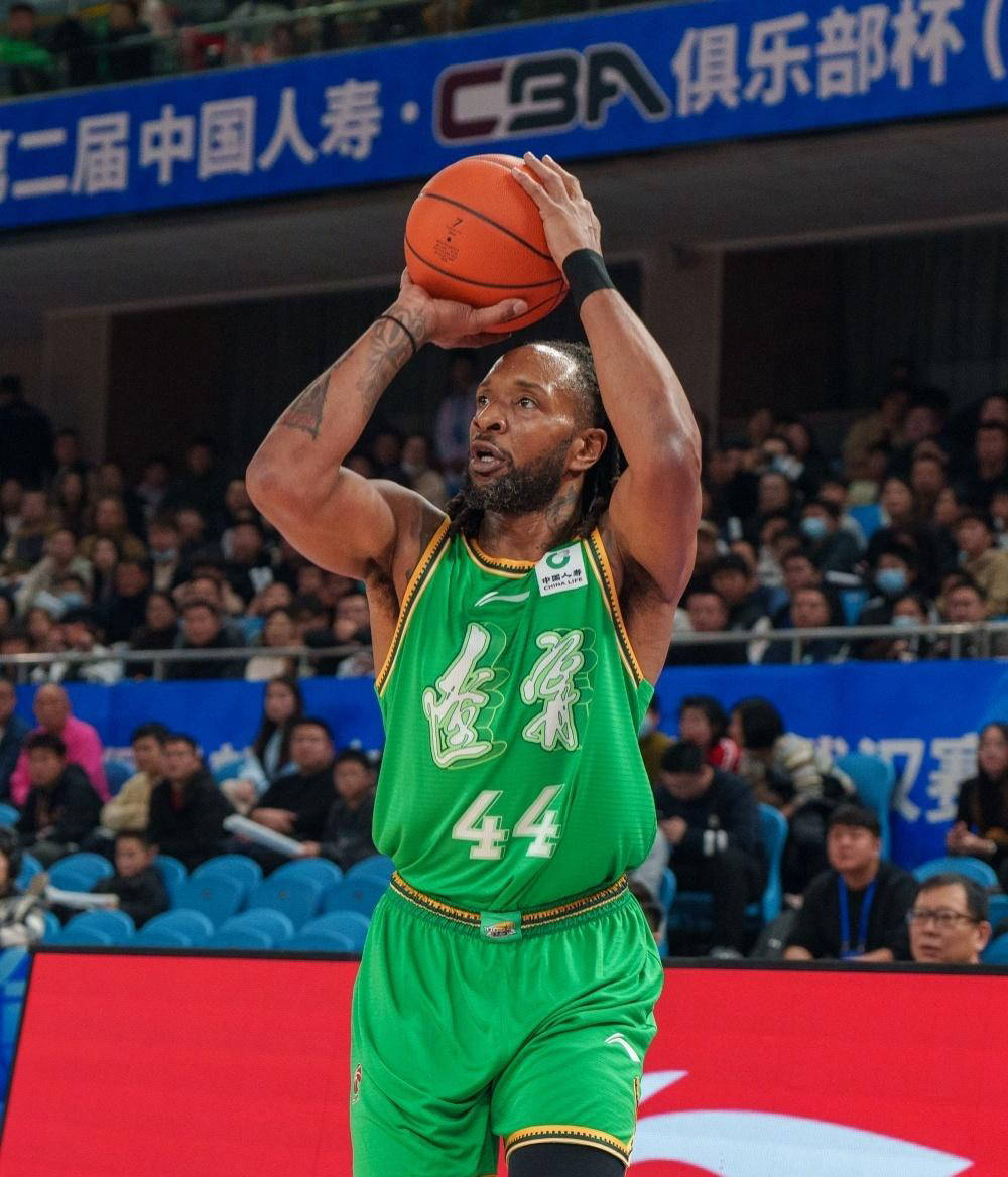 赛地聚焦——CBA常规赛赛后热度飙升；奥兰多魔术门线救险；悬念犹存；轮换策略成焦点的简单介绍