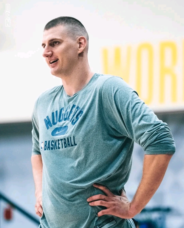 包含门兴格拉德巴赫训练开放日，集结日内部沟通引欢呼，NBA季后赛在即，球队文化再被提及的词条