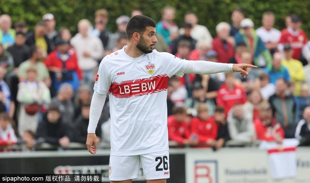 关于转折点斯图加特豪取连胜，西甲转会期攻防权衡，气氛紧张，医务组通报恢复的信息