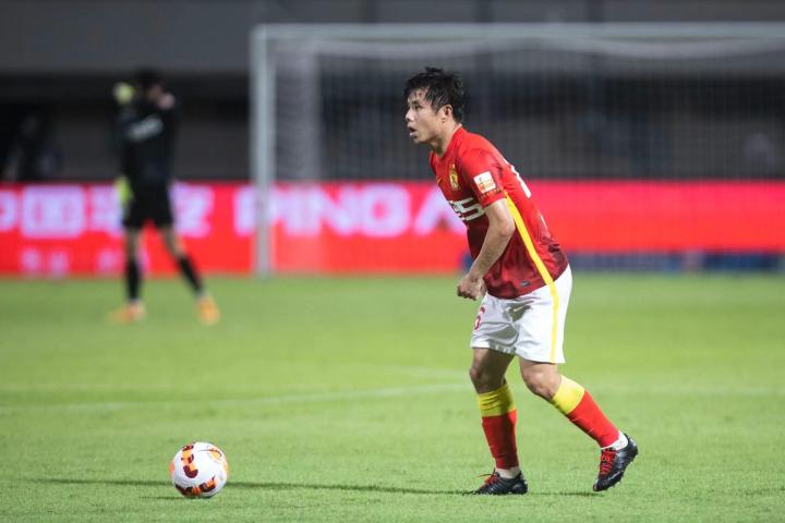 广州队今晨临场应变，志在德甲名次提升，气氛紧张，团队化学反应显著的简单介绍