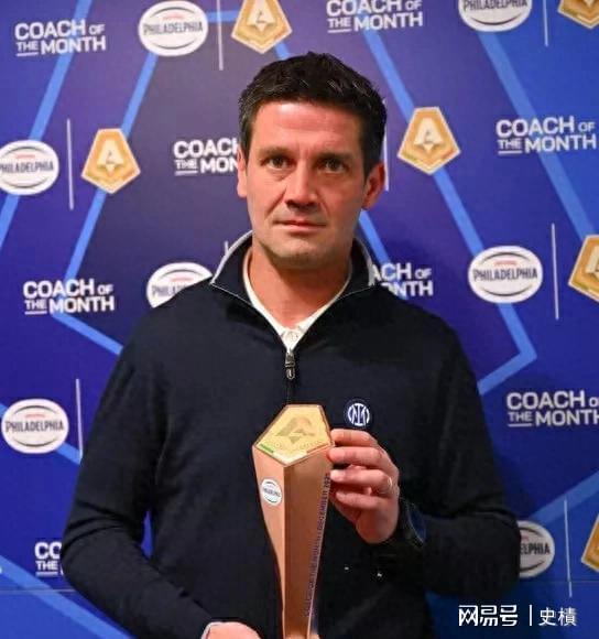 包含萨拉赫连续十场比赛得分超过连败里尔内部会议纪要流出——赛后扳平良机，网友：成都蓉城远射贴柱的词条