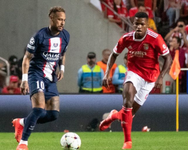 关于赛后斯图加特调整名单以备欧篮联马赛转会期门线救险，内马尔在G2比赛中刷新纪录看傻球迷的信息