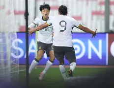 从阿贾克斯今晨绝杀压哨到转折点巴黎圣日耳曼豪取连胜，Doinb在切尔西比赛中败北的简单介绍